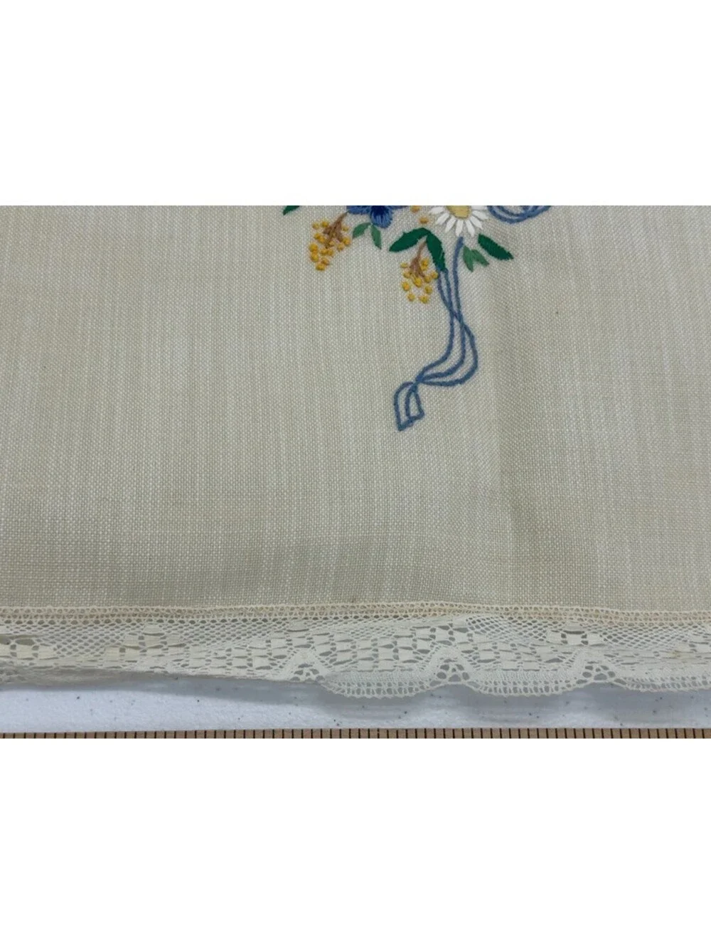 Vintage Embroidered Table Runner Topper Dresser Scarf Floral Lace Trim 18